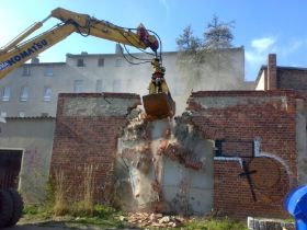 Mauerabbruch Maschine.JPG